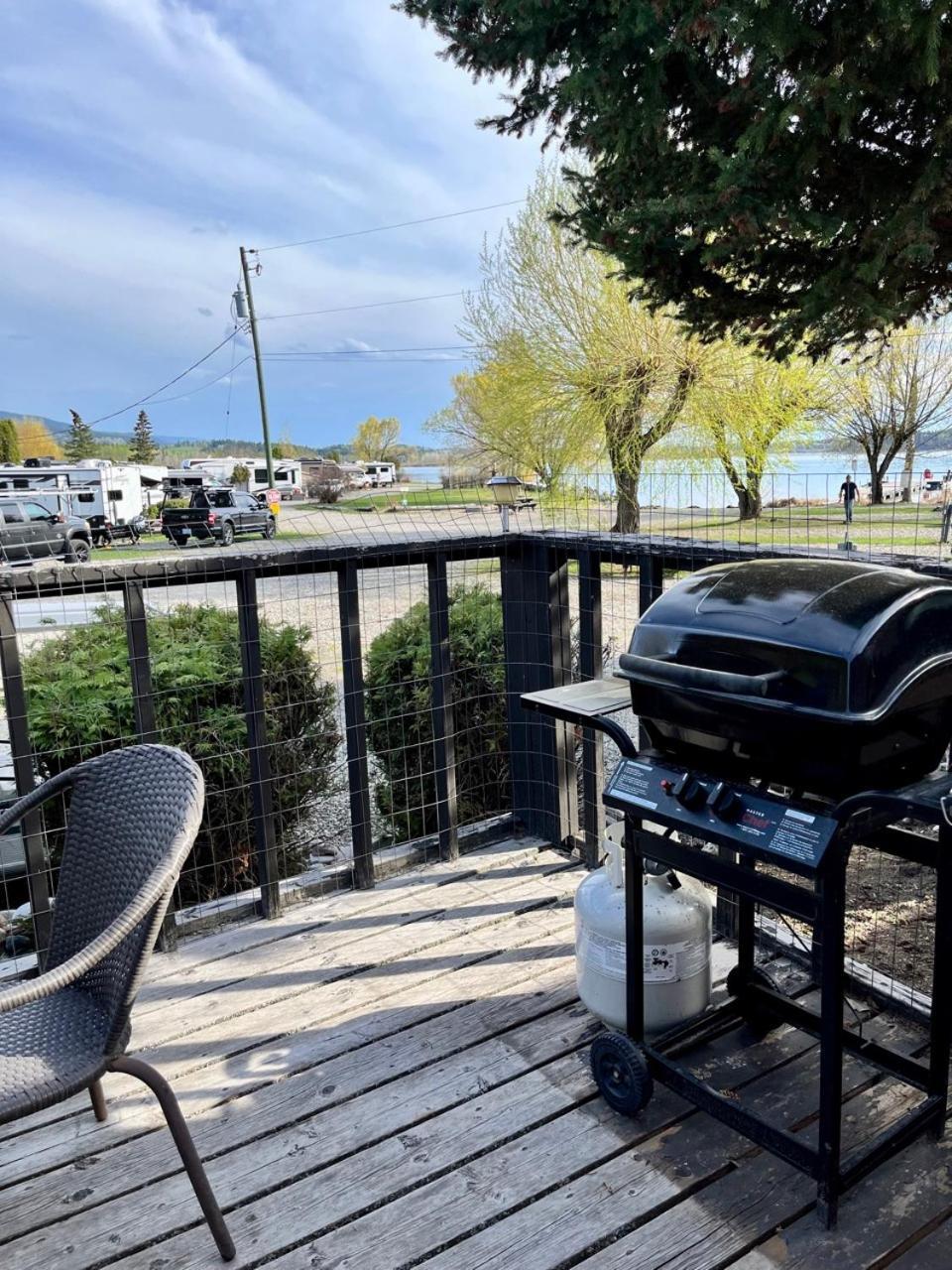 Roberts Roost Resort Quesnel Exterior photo